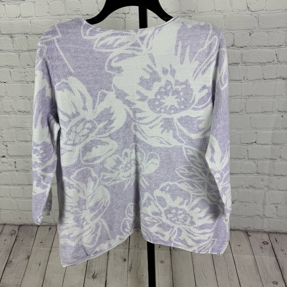 Chico’s Purple and White Floral Lightweight Cotton Spring Sweater Size 3 XL - Picture 4 of 5